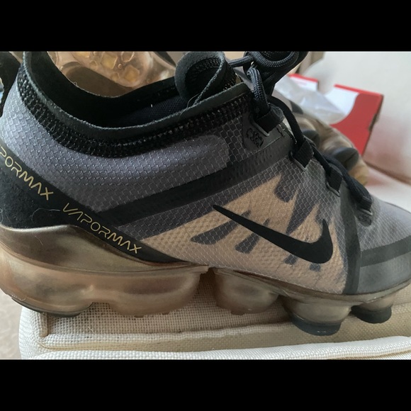 Nike Air VaporMax 2019 Black Metallic Gold - Picture 7 of 11